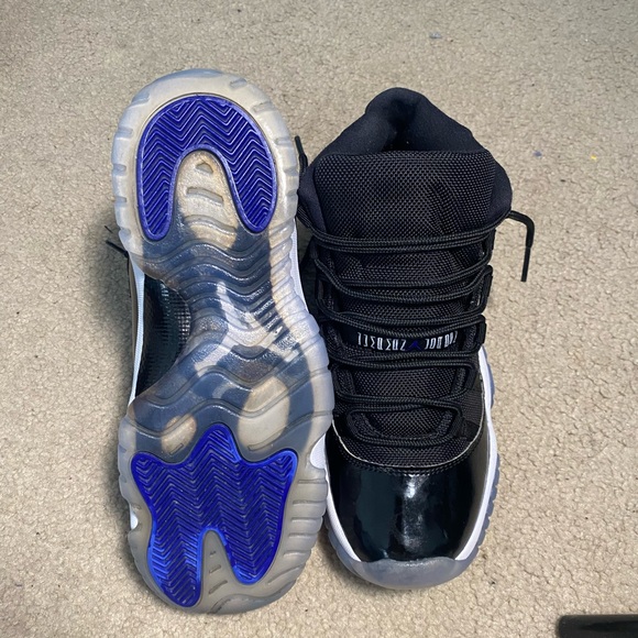 Jordan 11 “Space Jam” 6Y/7.5W - Picture 4 of 11